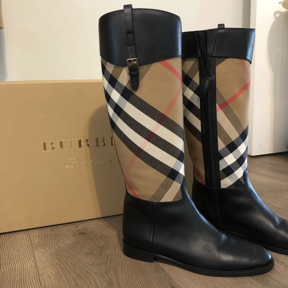 Burberry Shoes - Burberry Housecheck Copse HC Flat Boot